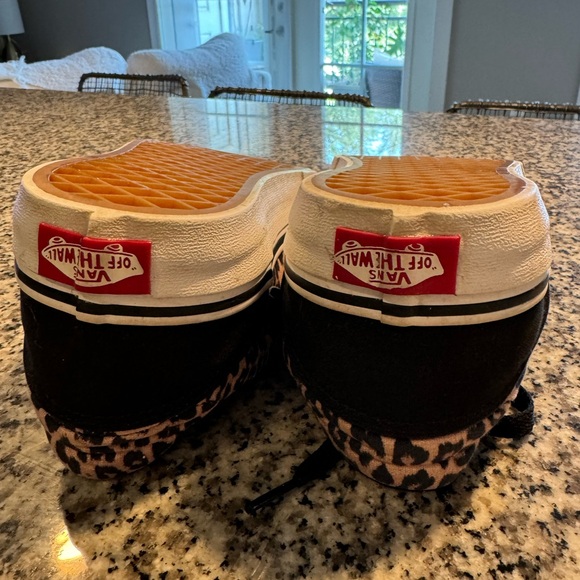 Leopard Vans - Picture 4 of 7